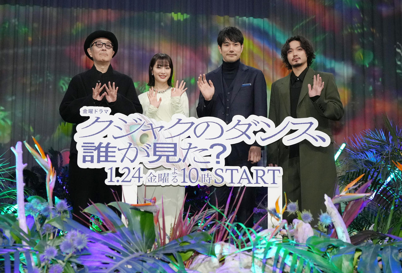 会見に登場した、左からリリー・フランキー、広瀬すず、松山ケンイチ、磯村勇斗（撮影・足立雅史）