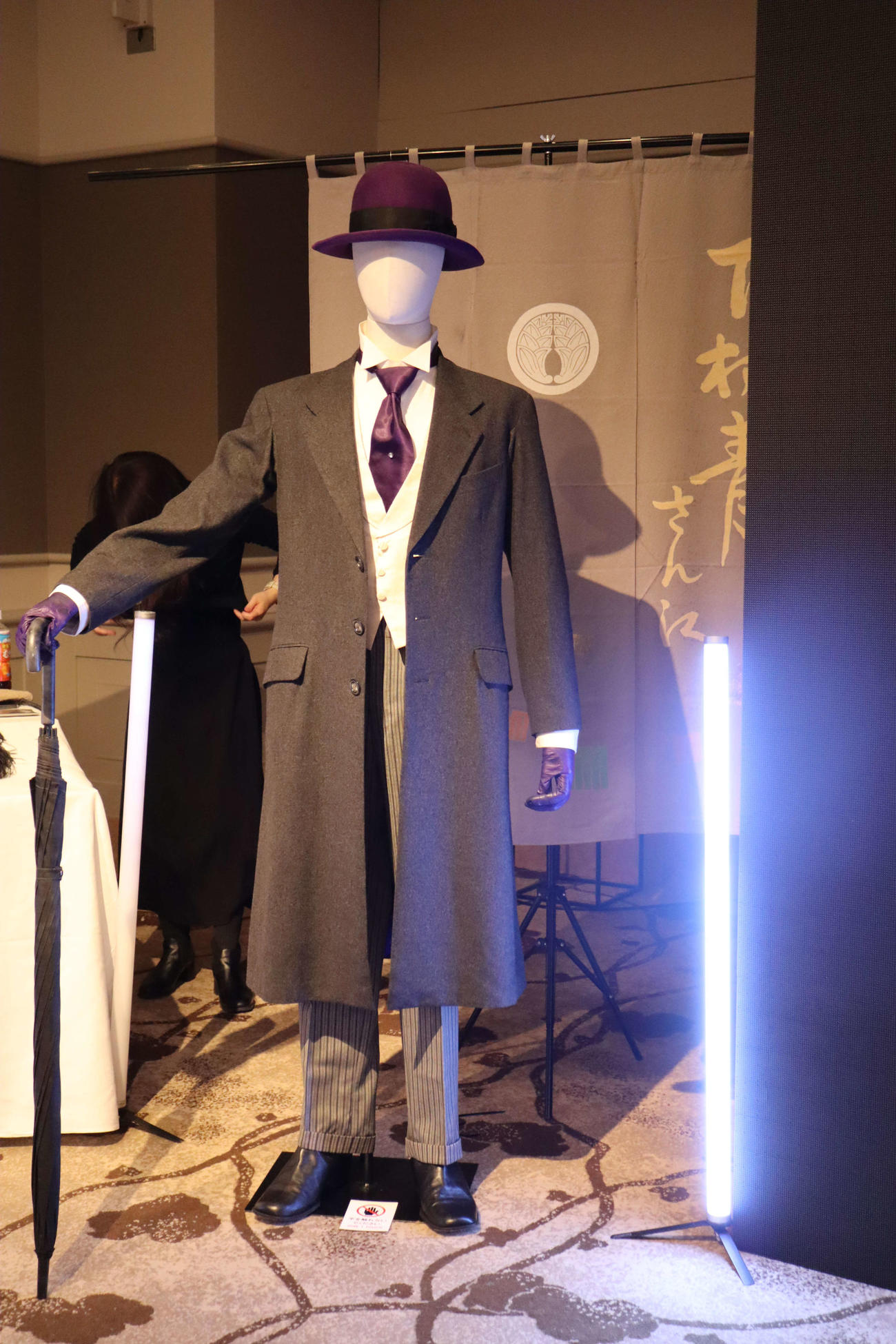 下村青さんお別れ会会場には、最後の出演作、ミュージカル「夢から醒めた夢」で着用した衣装が飾られた