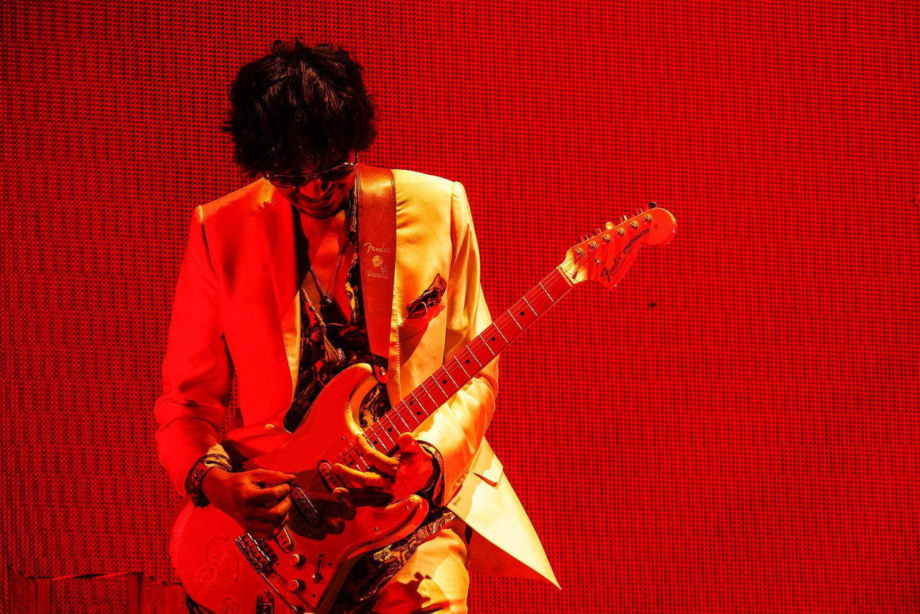 「L’Arc－en－Ciel LIVE 2025 hyde BIRTHDAY CELEBRATION　－hyde誕生祭－」で演奏するken（photo by Hiroaki Ishikawa）