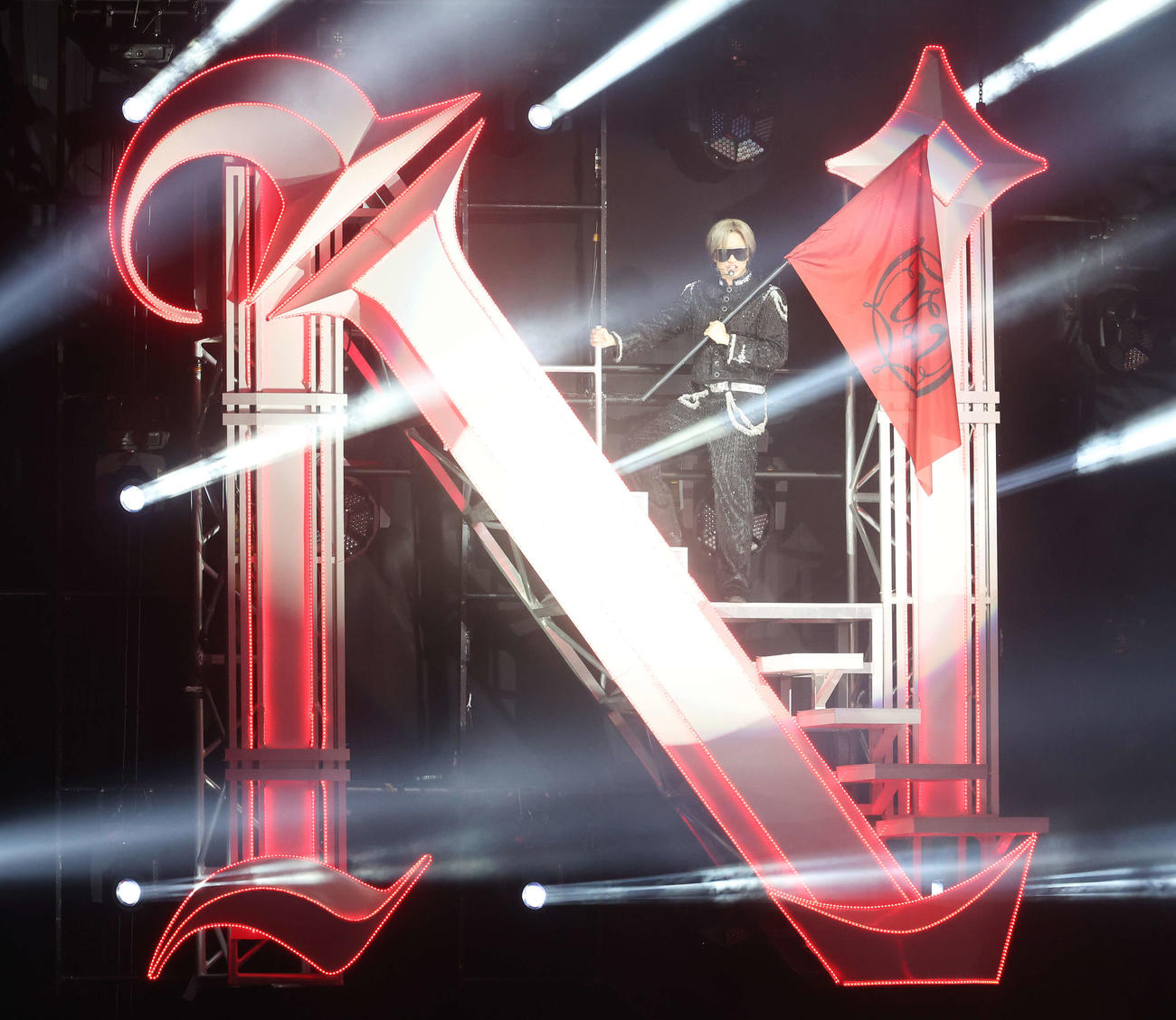 「KENTO NAKAJIMA 1st Live 2025　“N／bias”」でパフォーマンスする中島健人（撮影・宮地輝）