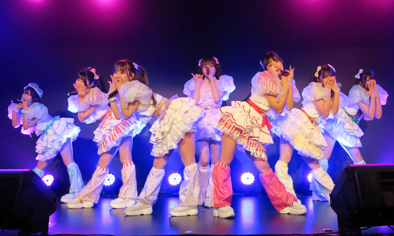 お披露目ライブ「はっぴー創造計画SP」を行ったHAPPY CREATOORS