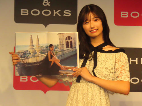 乃木坂46五百城茉央、初写真集は「すごく大きな挑戦」ポルトガルで“マクド”満喫「一番感動」 - 坂道 : 日刊スポーツ