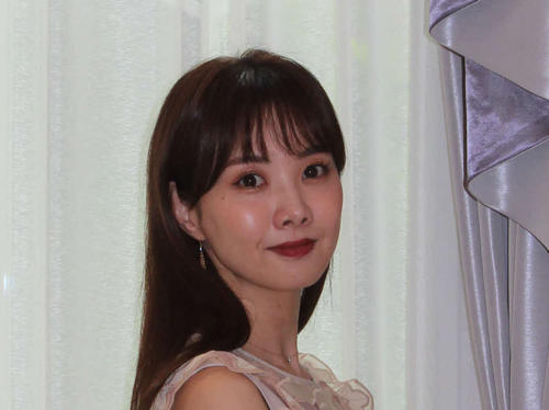 元宝塚歌劇星組トップ娘役妃海風、「おむすび」看護師役で初めてのドラマ出演をお知らせ