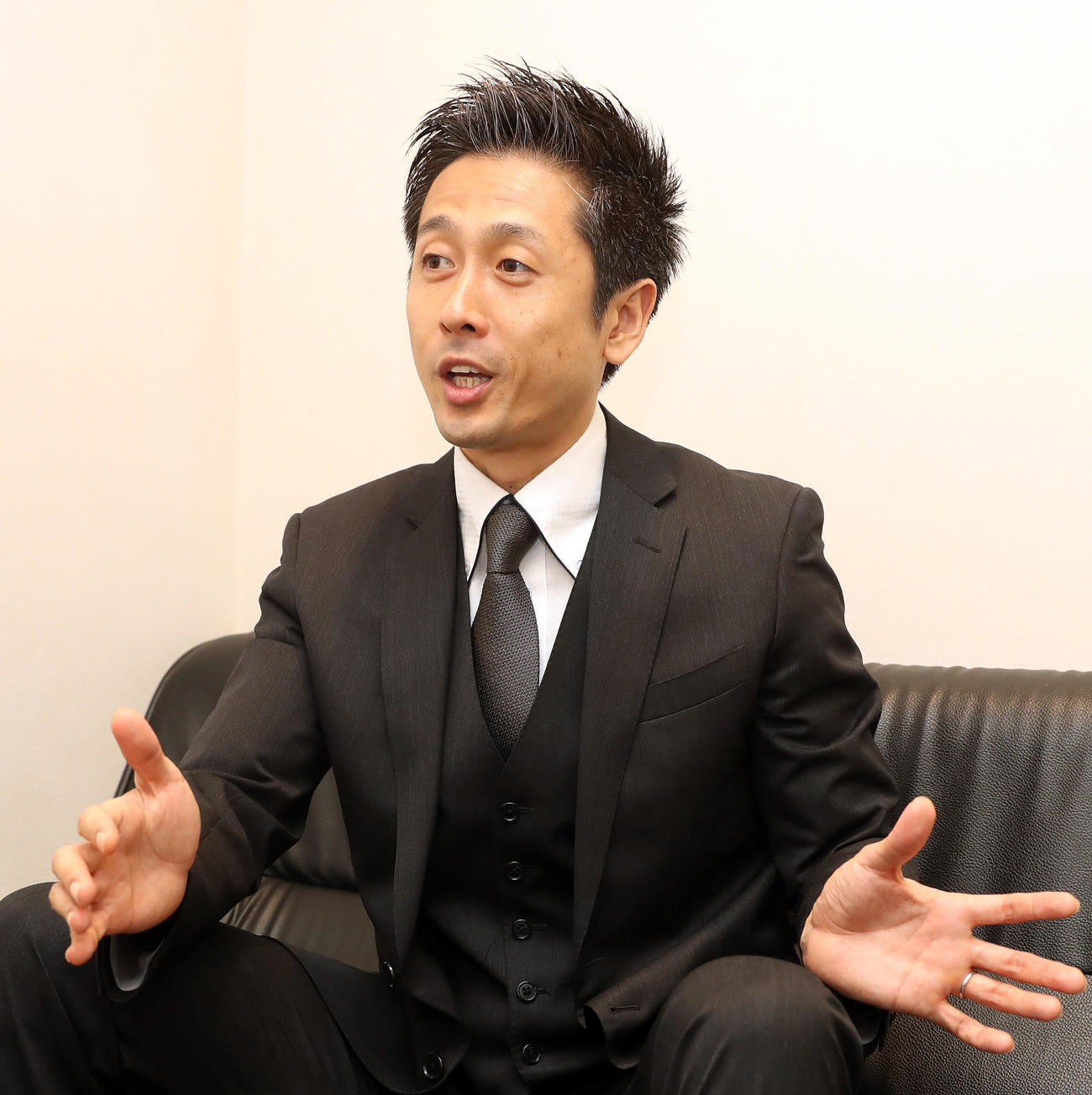 ロザンの宇治原史規（16年9月撮影）