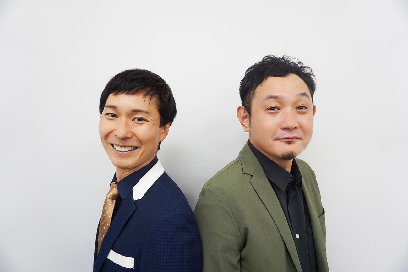 マシンガンズの滝沢秀一（左）と西堀亮