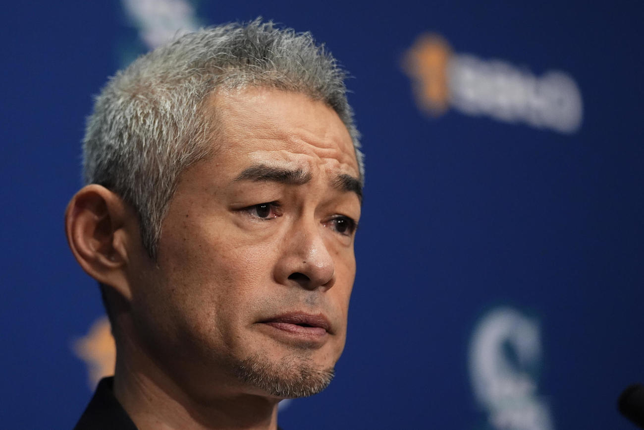 アジア人で初めての米国野球殿堂入りし、記者会見するイチロー氏（AP）