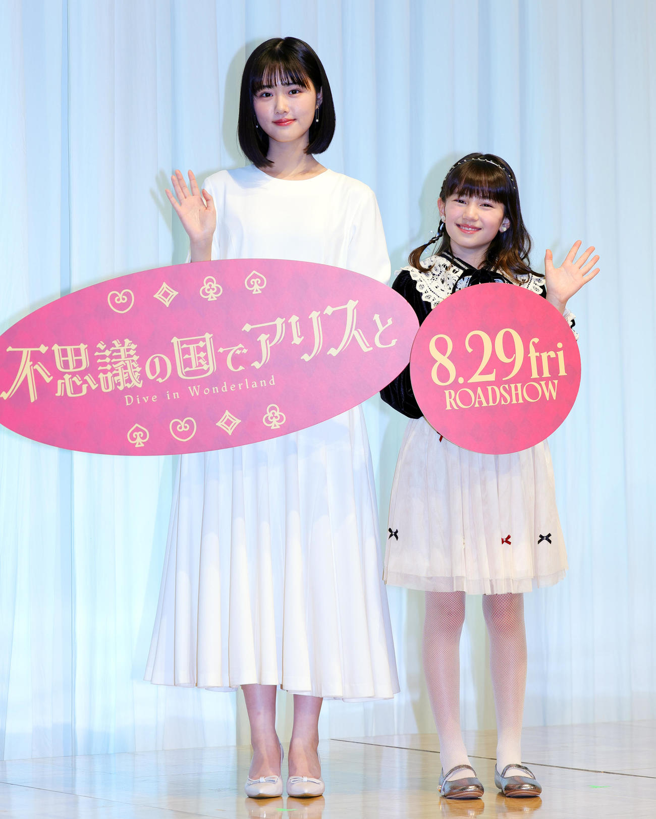 松竹創業130周年記念イベントに登場した、原菜乃華（左）とマイカ・ピュ（撮影・野上伸悟）