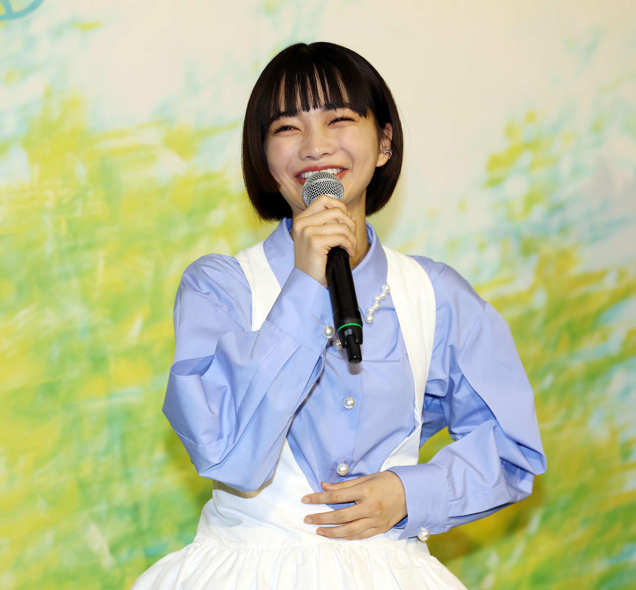 NHK2026年度前期連続テレビ小説「風、薫る」制作発表・主演会見で主演に選ばれ笑顔を見せる見上愛（撮影・宮地輝）