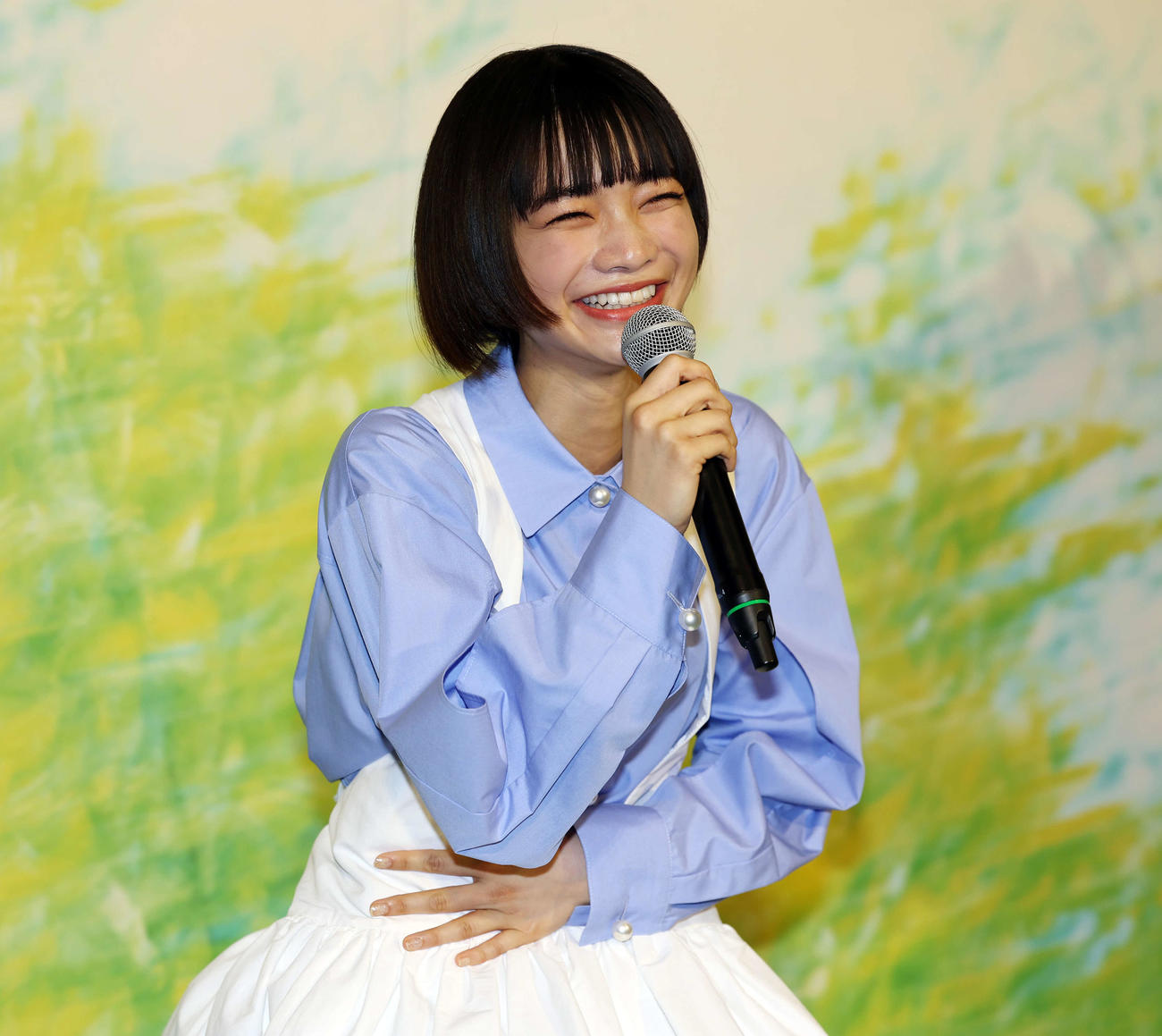 NHK2026年度前期連続テレビ小説「風、薫る」制作発表・主演会見で主演に選ばれた見上愛は笑顔を見せる（撮影・宮地輝）