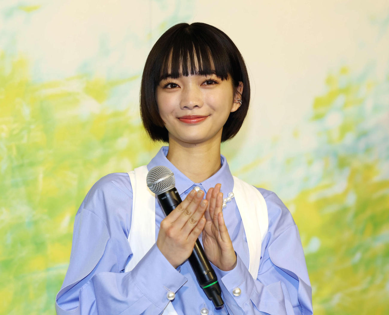 NHK2026年度前期連続テレビ小説「風、薫る」制作発表・主演会見で主演に選ばれた見上愛は笑顔を見せる（撮影・宮地輝）