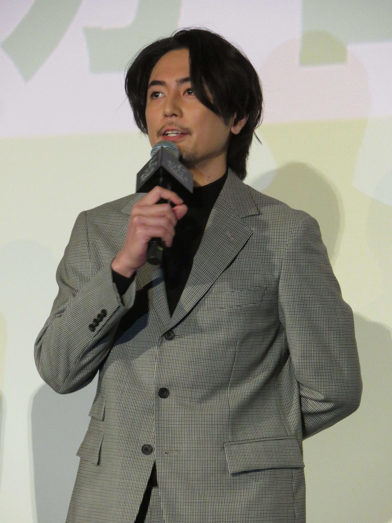 映画「アンダーニンジャ」の初日舞台あいさつに登壇した間宮祥太朗