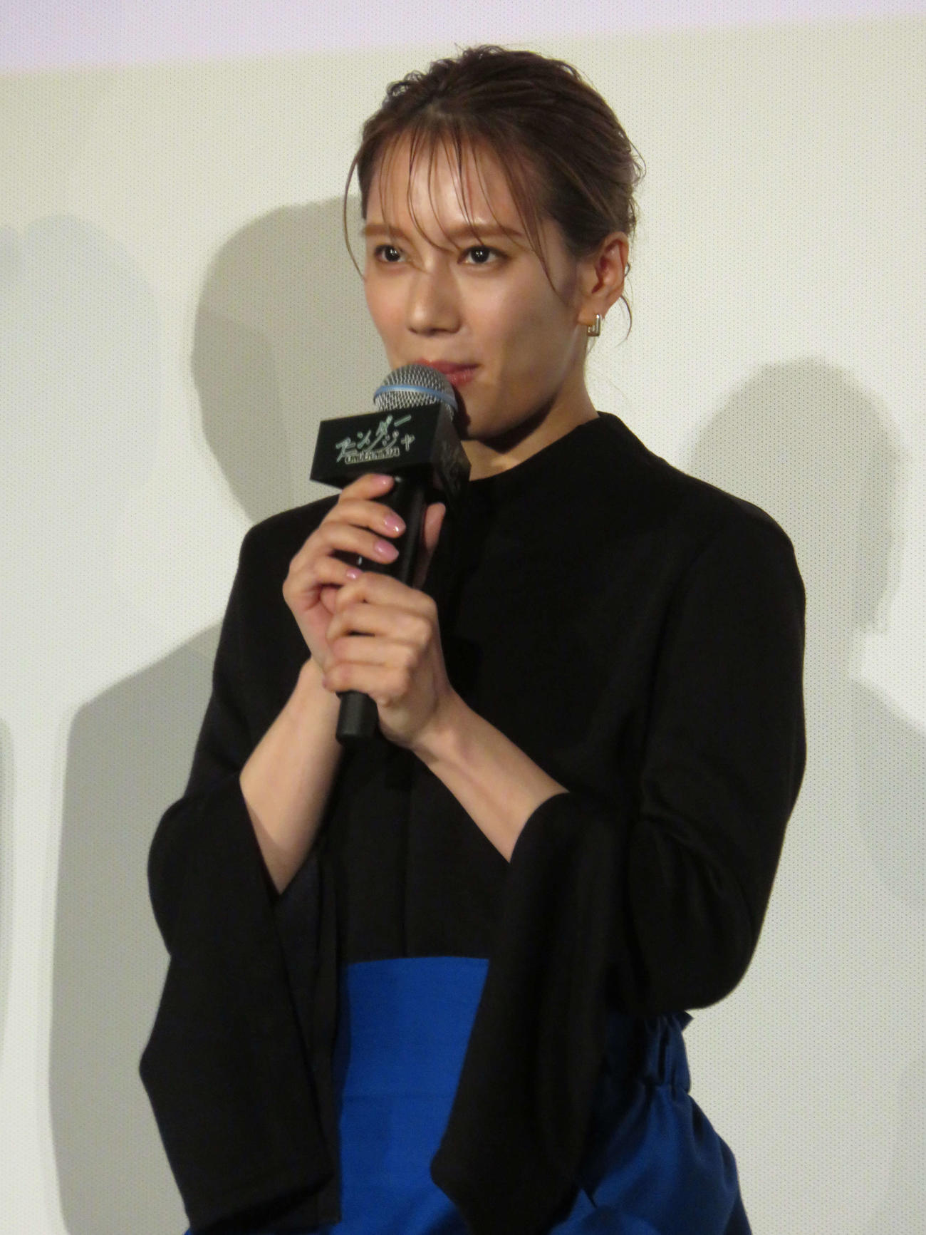 映画「アンダーニンジャ」の初日舞台あいさつに登壇した山本千尋