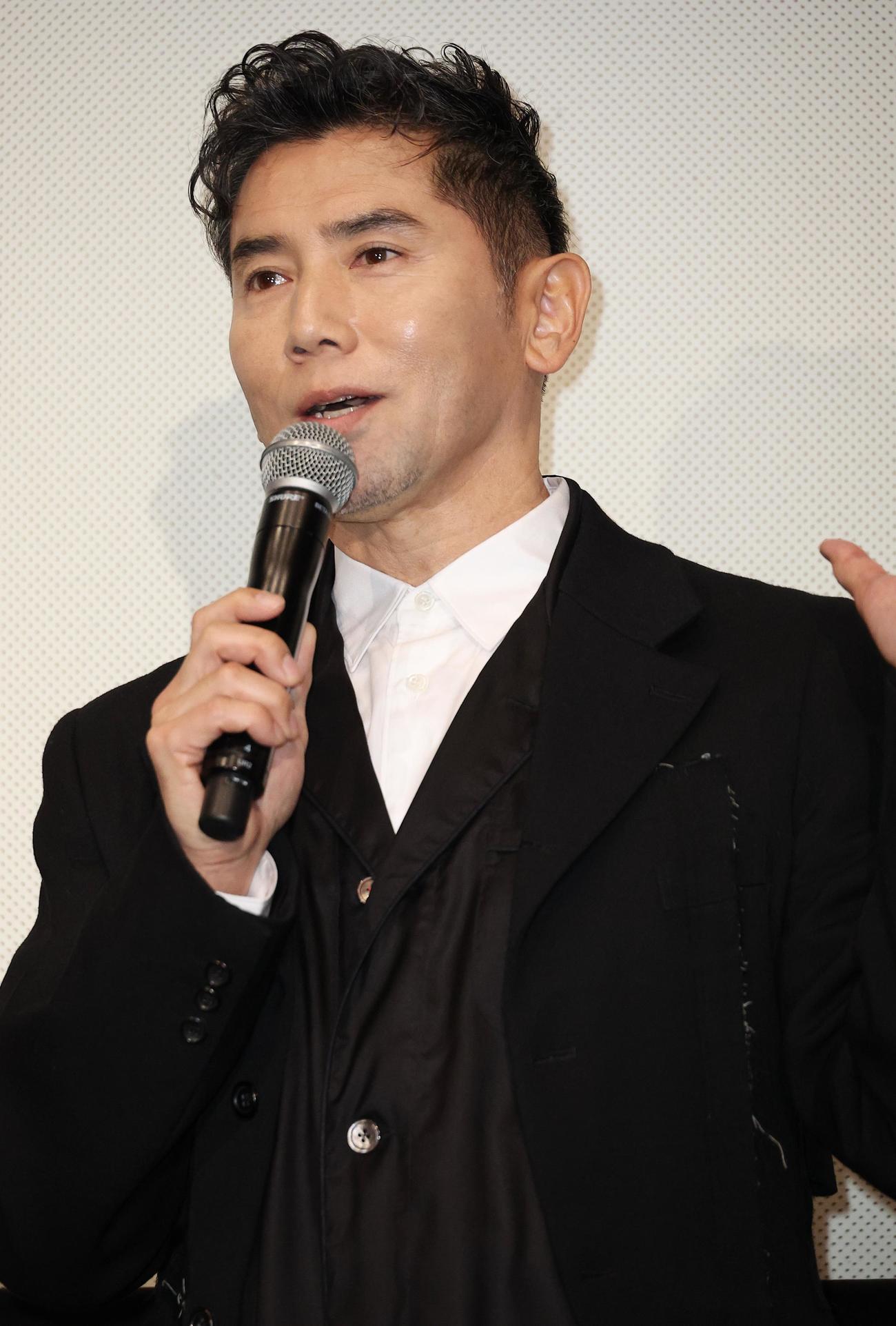 映画「TOUCH／タッチ」公開記念舞台あいさつを行った本木雅弘（撮影・中島郁夫）
