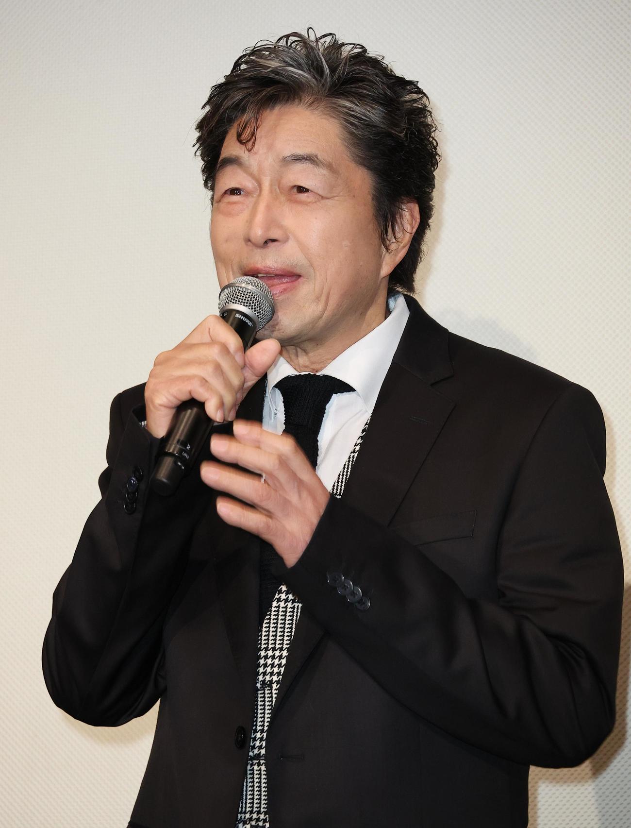 映画「TOUCH／タッチ」公開記念舞台あいさつを行った中村雅俊（撮影・中島郁夫）