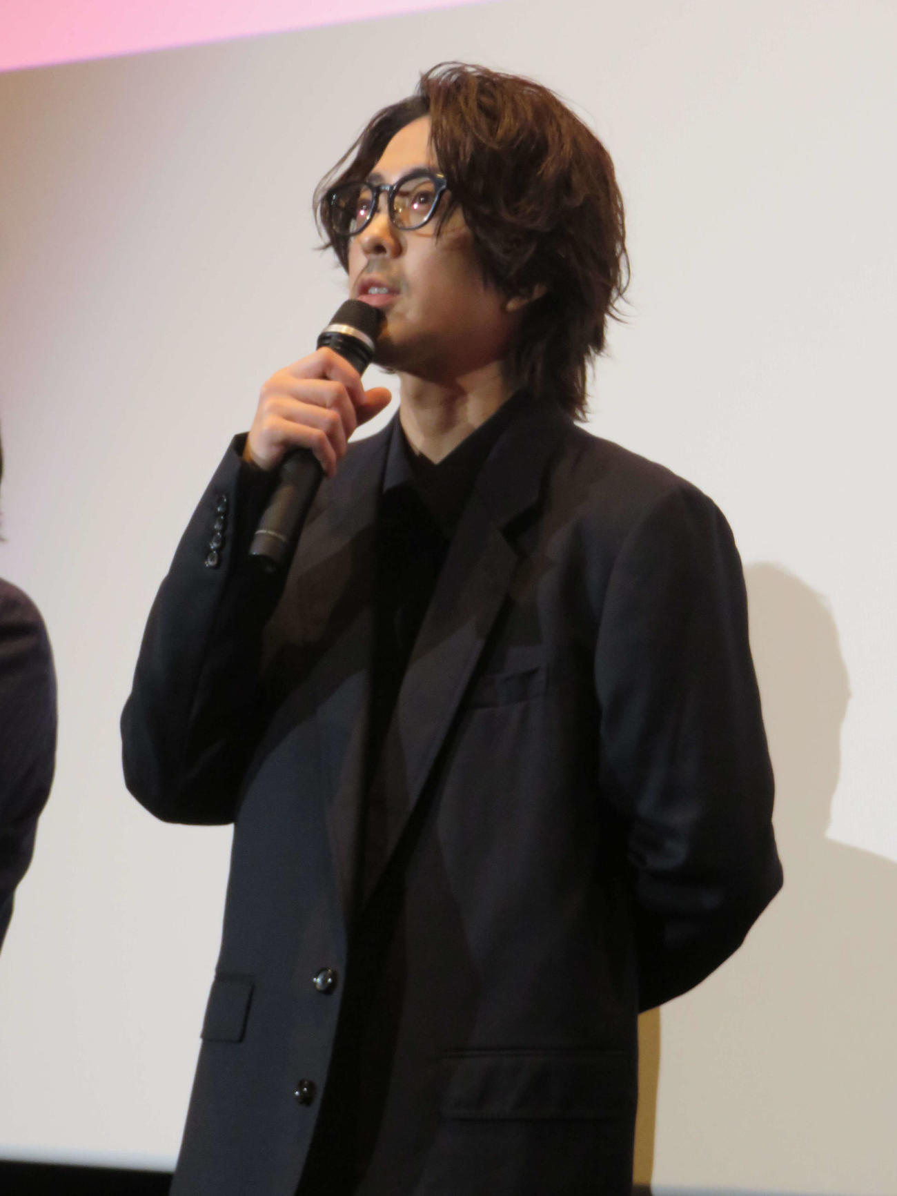 映画「嗤う蟲」公開記念舞台あいさつに登壇した若葉竜也