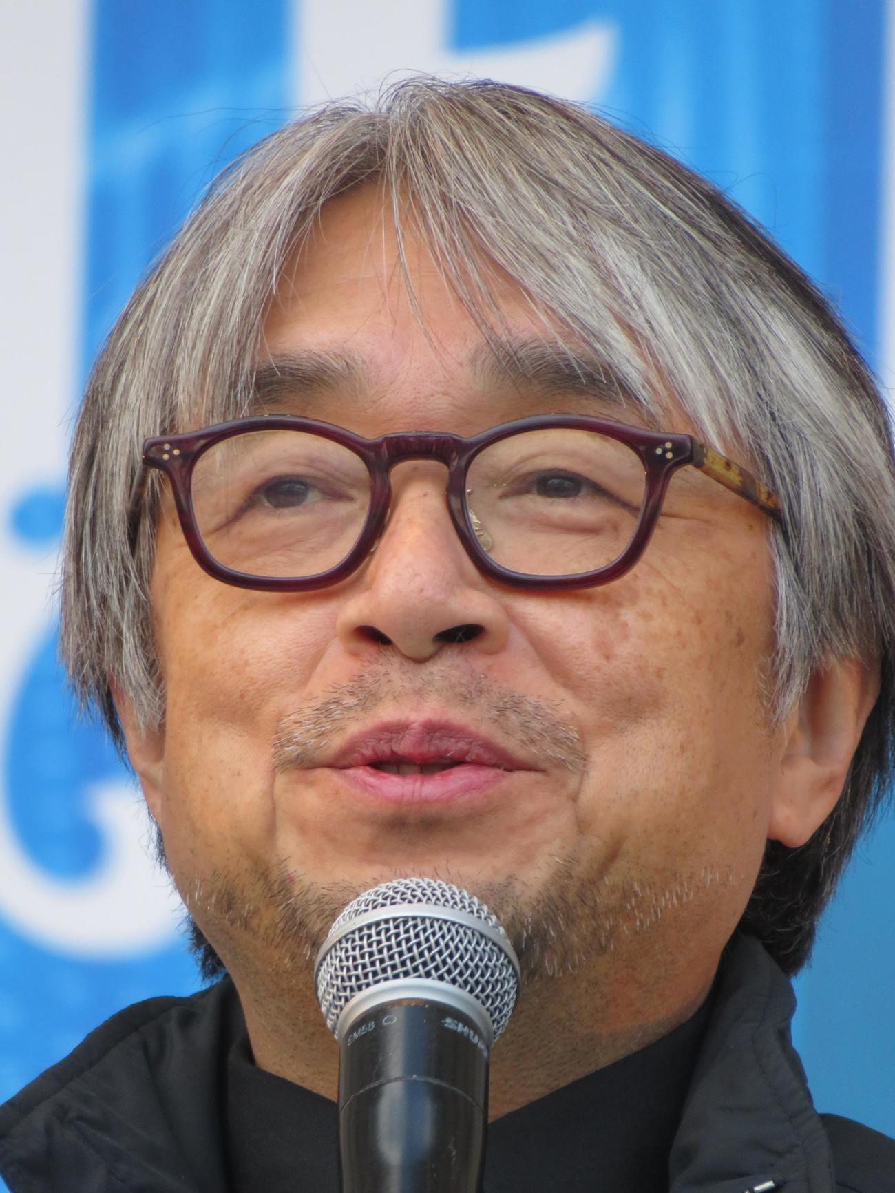 千原ジュニアらと食にまつわるトークを繰り広げた小山薫堂氏