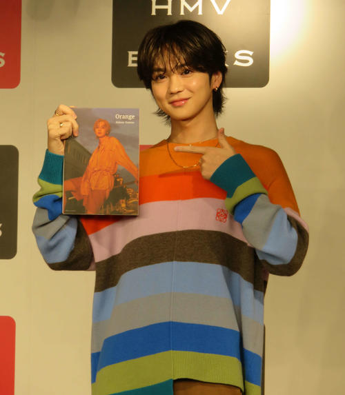 吉野北人、「奇跡の1枚」オレンジの夕日に照らされた表紙ショットに大