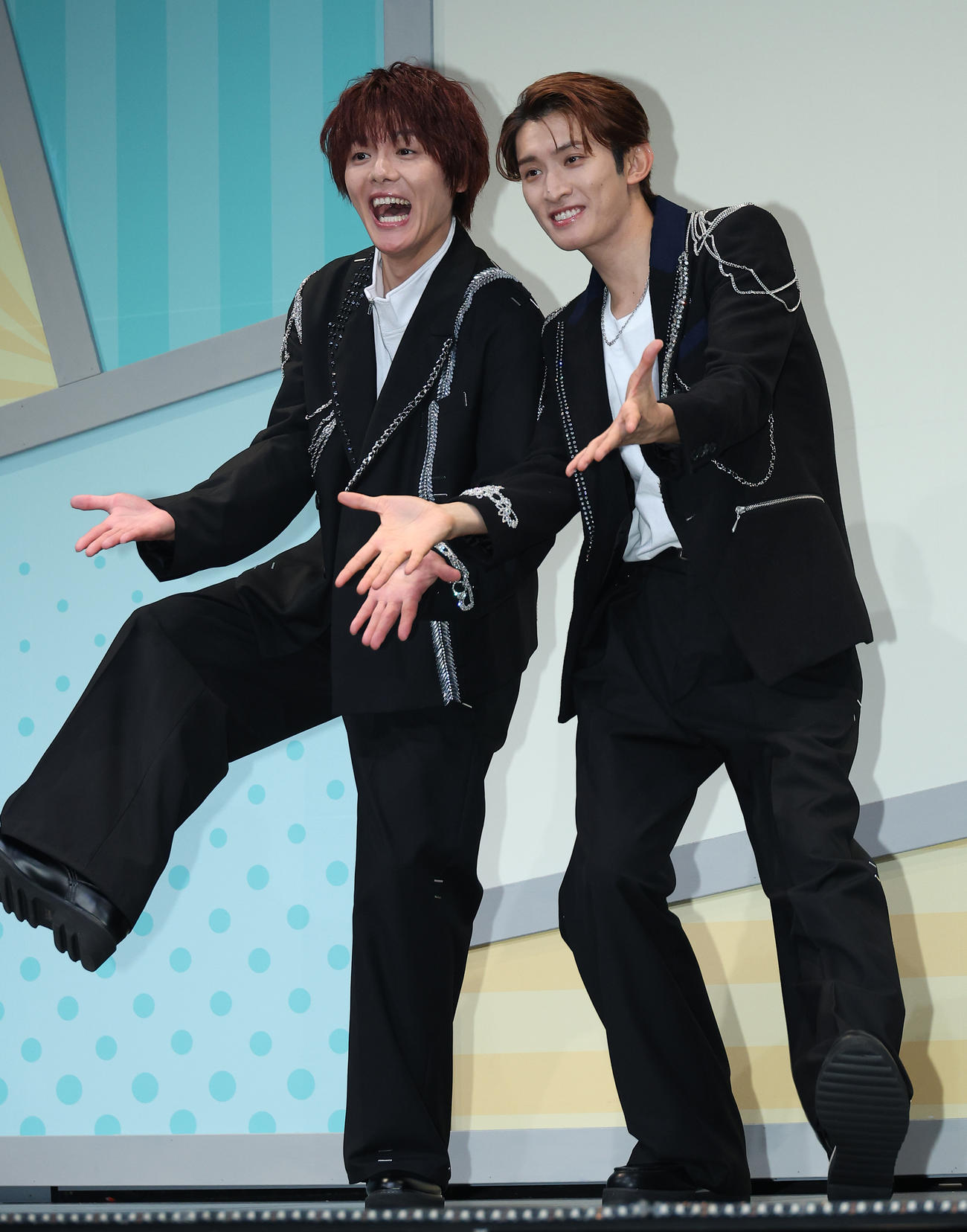 舞台「ムロムカイ」の会見をする室龍太（左）と向井康二（撮影・中島郁夫）