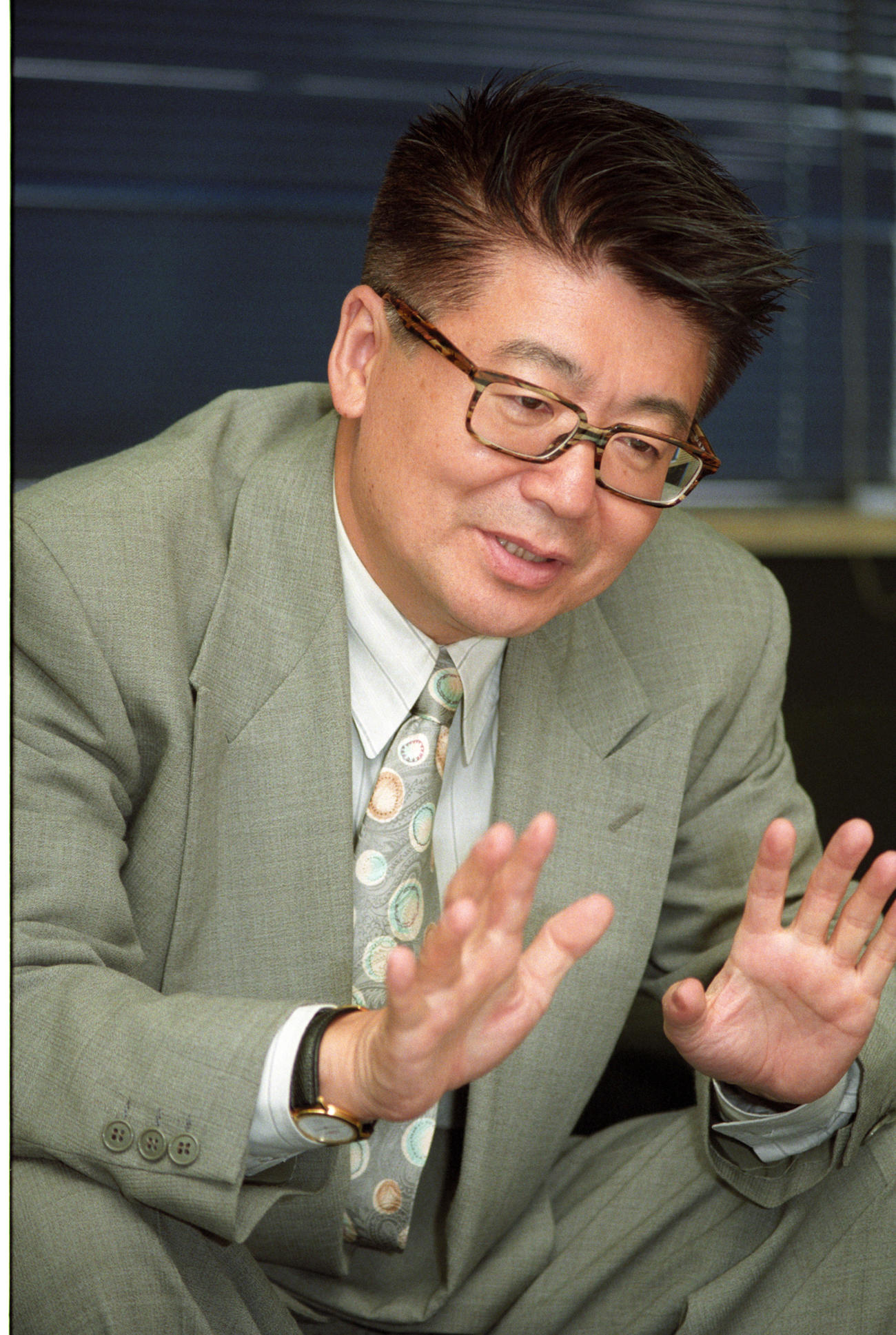 TBSラジオ「生島ヒロシのおはよう一直線」のPRに来社した生島ヒロシ（98年6月）