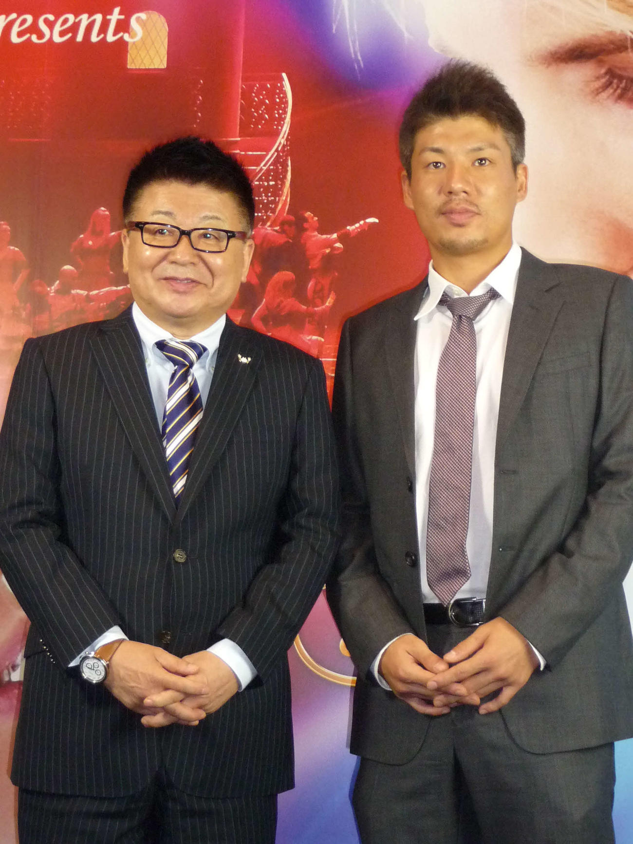 12年10月、イベントにそろって出席した生島ヒロシ（左）と長男で俳優生島勇輝
