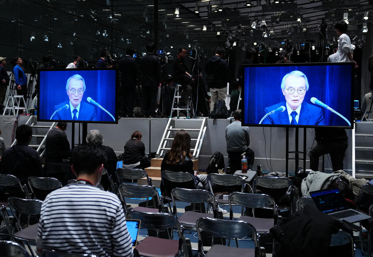 フジテレビの記者会見場で用意された会場映像のモニター（撮影・江口和貴）