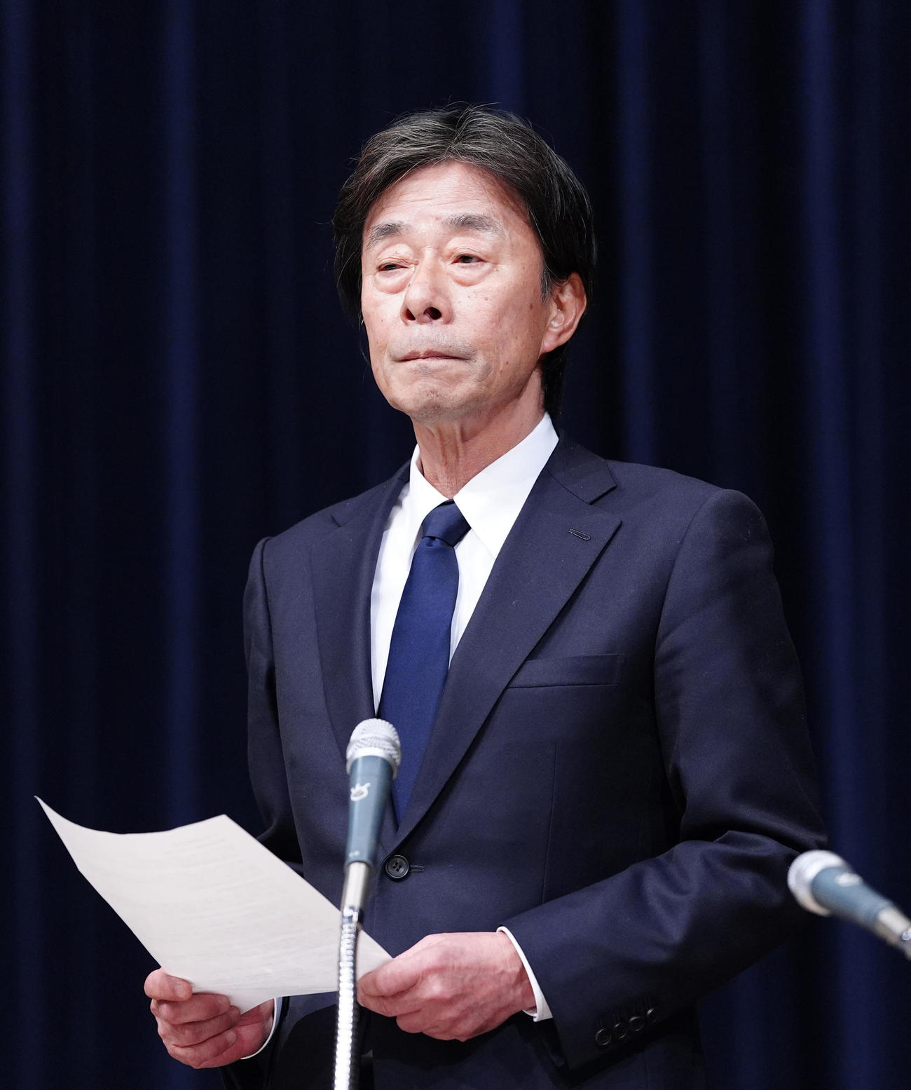 記者会見に臨むフジテレビ港浩一社長（撮影・江口和貴）