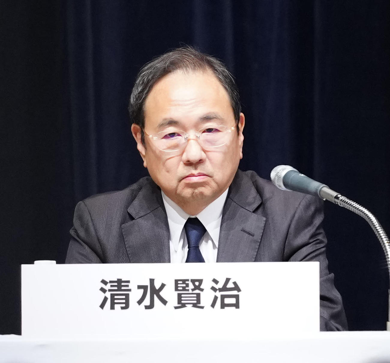 記者会見に臨むフジテレビ清水賢治新社長（撮影・江口和貴）
