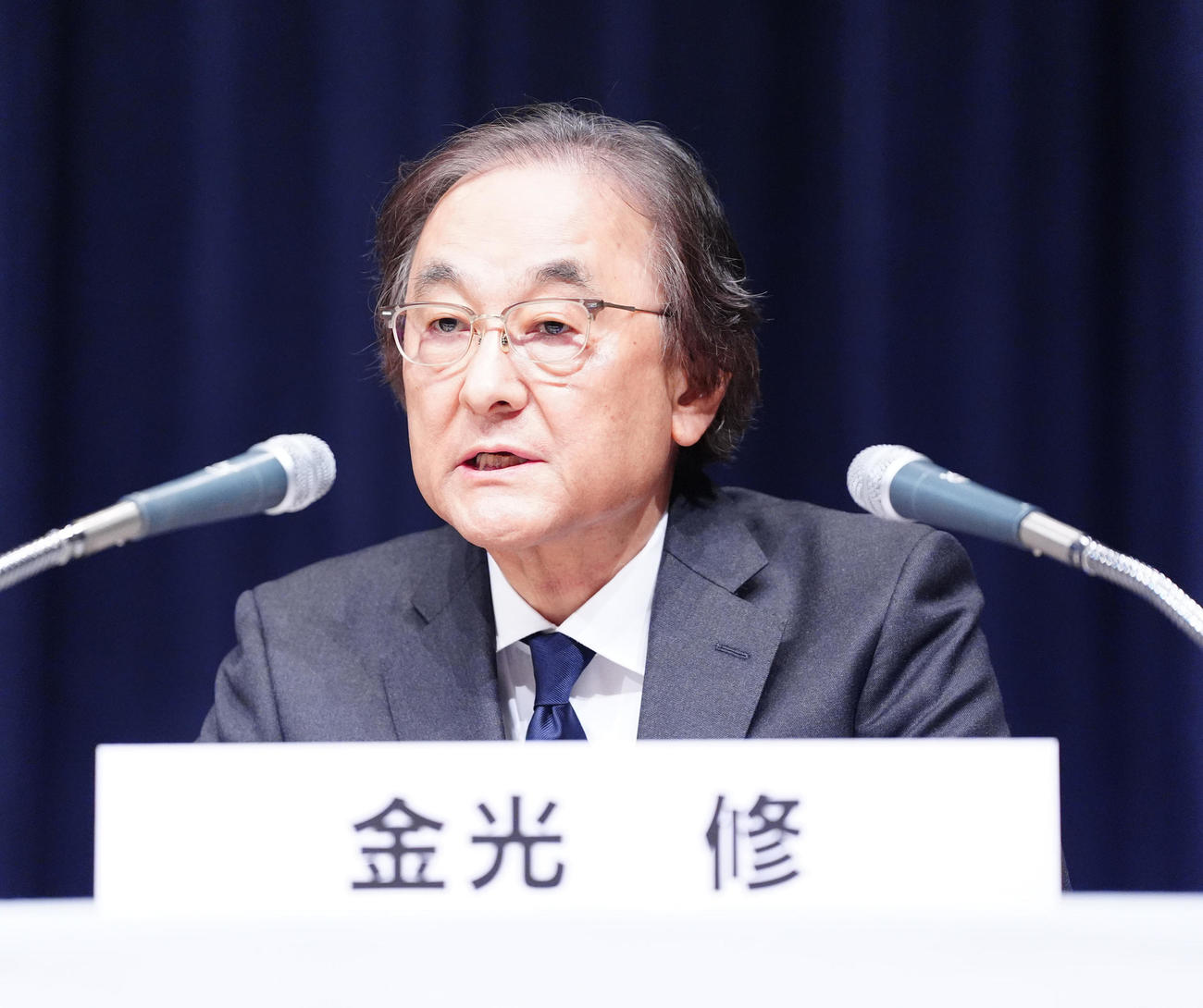 記者会見に臨むフジ・メディア・ホールディングスの金光修社長（撮影・江口和貴）