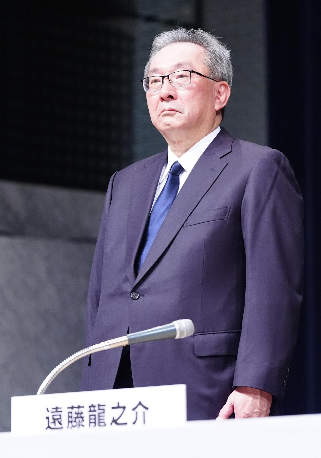 記者会見に臨むフジテレビ遠藤龍之介副会長（撮影・江口和貴）