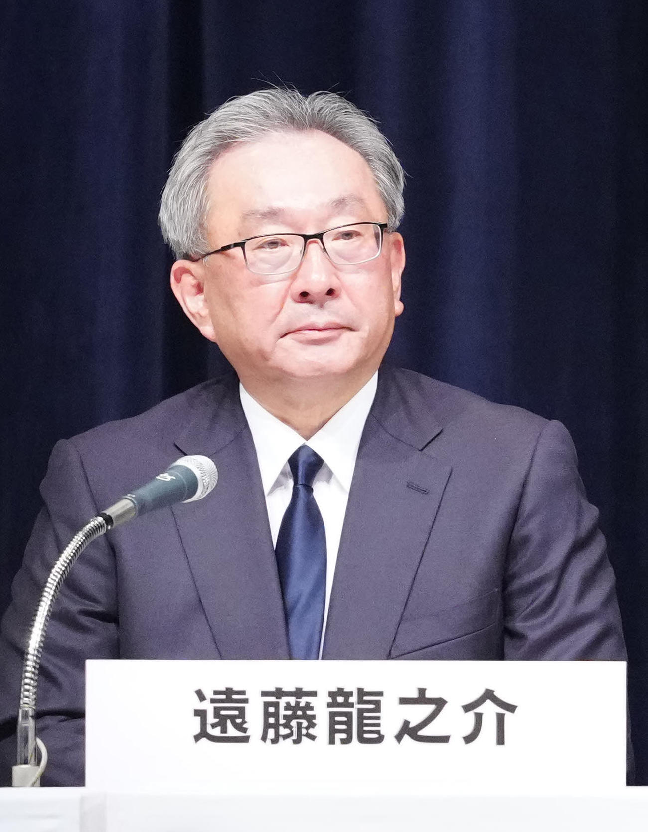 記者会見に臨むフジテレビ遠藤龍之介副会長（撮影・江口和貴）