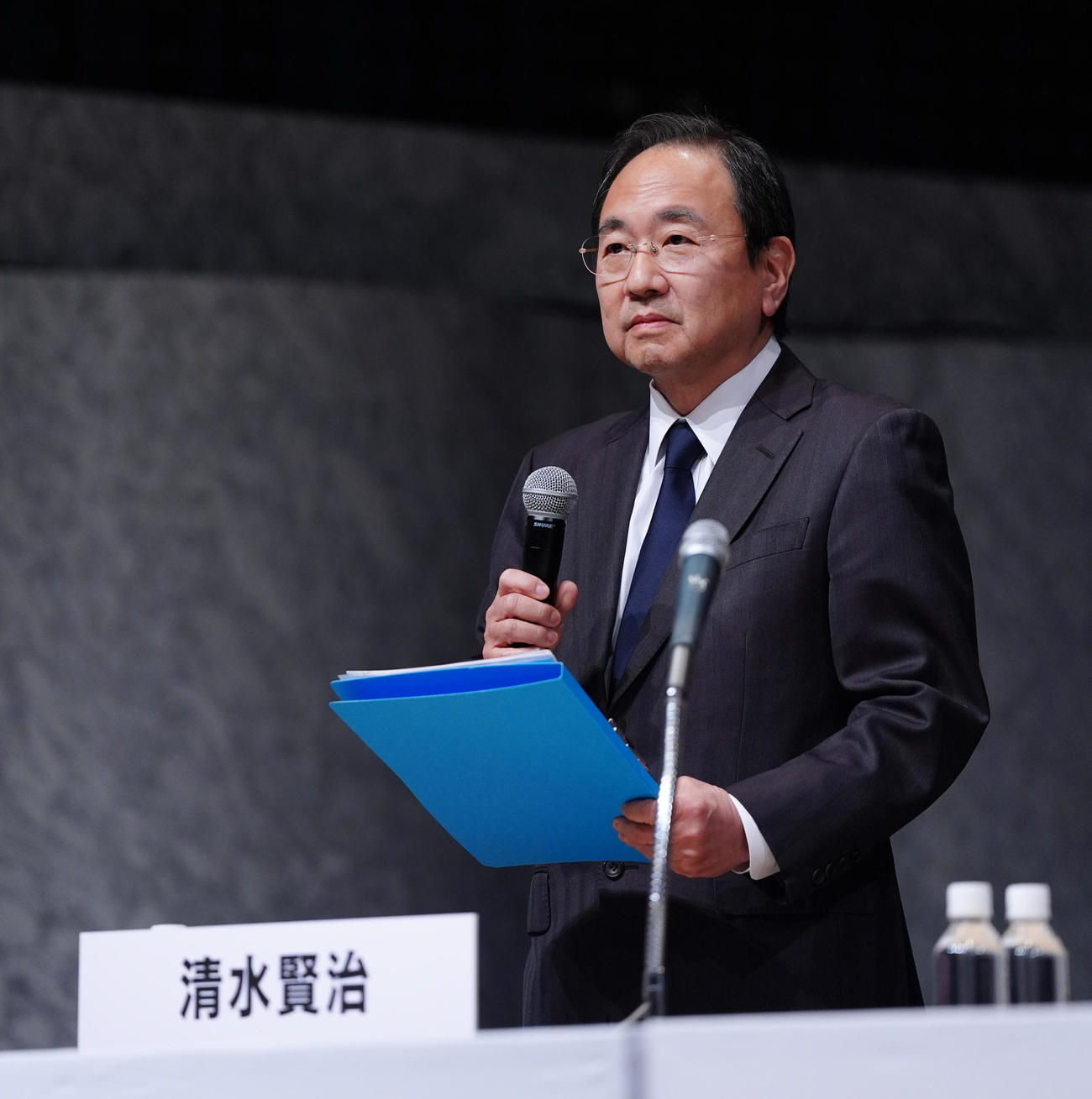 記者会見に出席するフジテレビ清水賢治新社長（撮影・江口和貴）