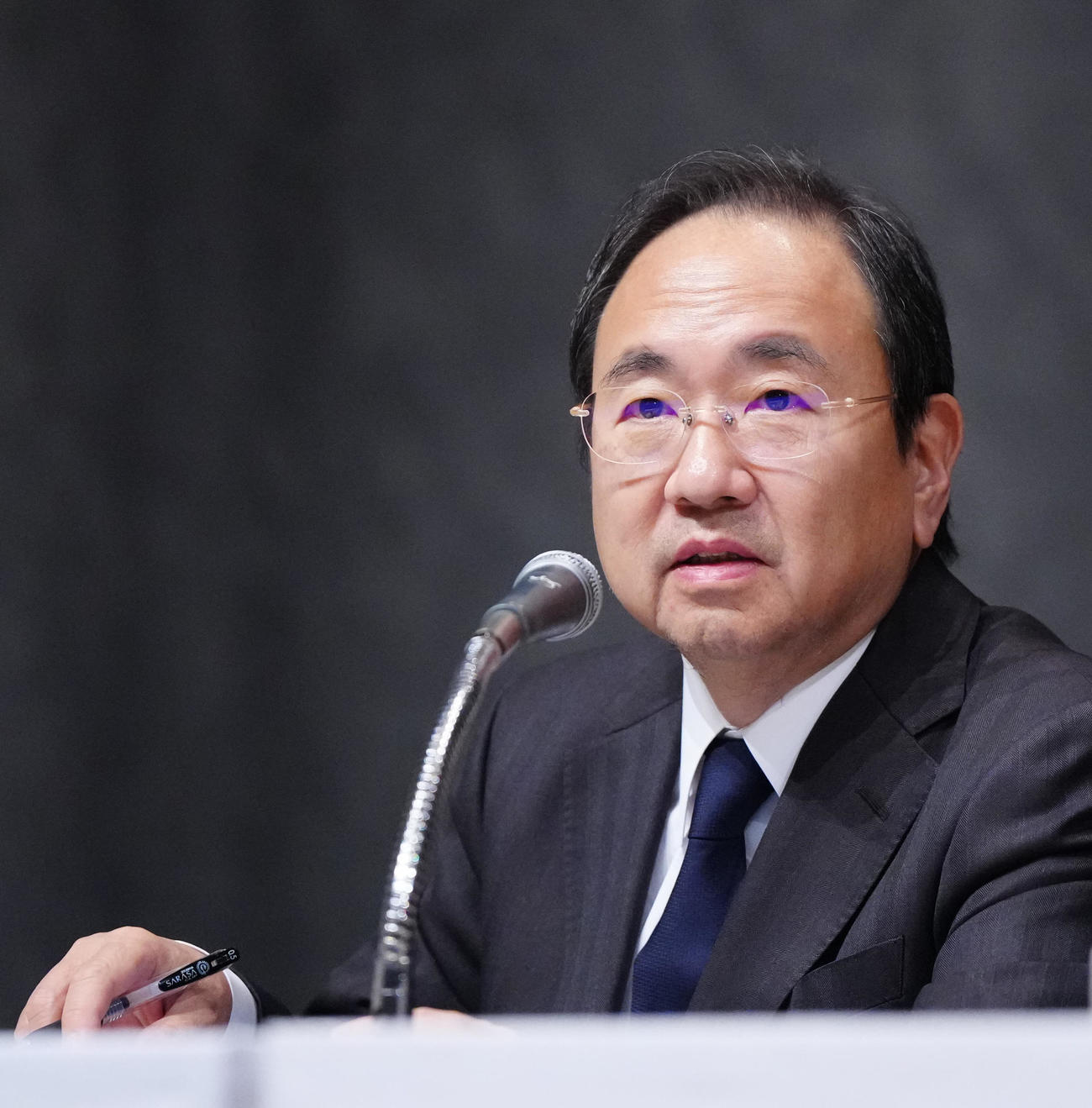 記者会見に臨むフジテレビ清水賢治新社長（撮影・江口和貴）