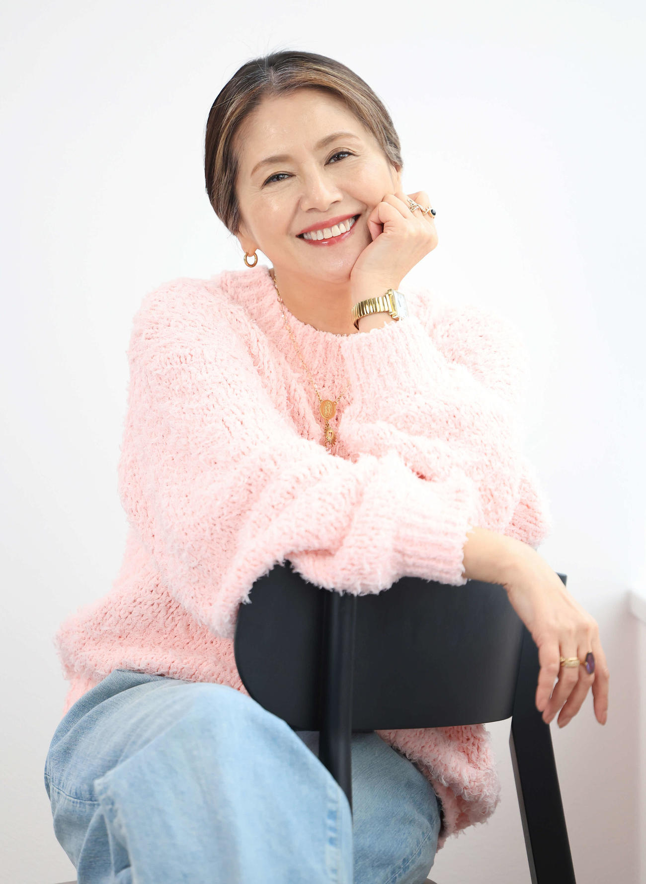 ブルーリボン賞助演女優賞を受賞した小泉今日子は周囲を幸せな気持ちにする優しい笑顔を見せる（撮影・浅見桂子）