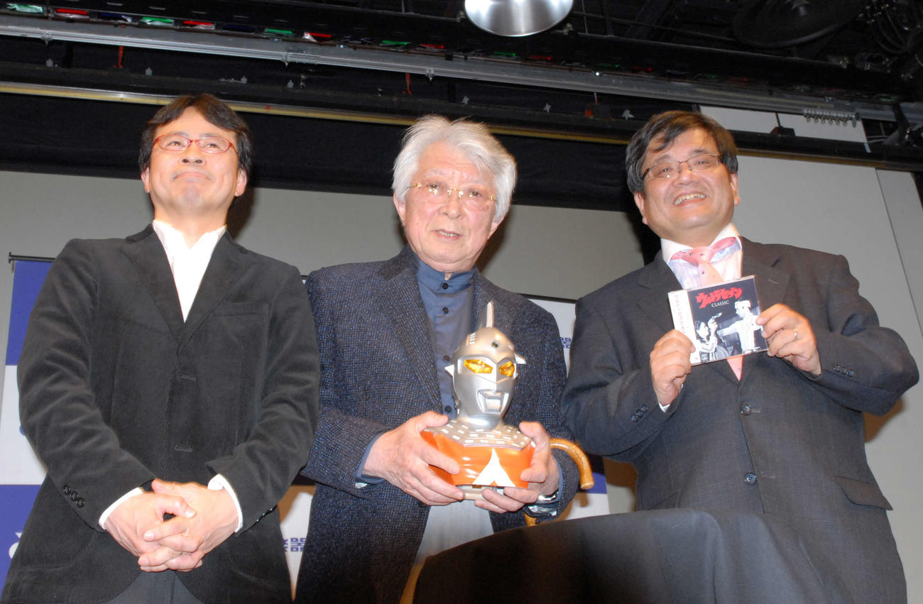 2014年1月、ウルトラセブンに関するトークショーを行った、左から青山通氏、冬木透氏、森永卓郎氏
