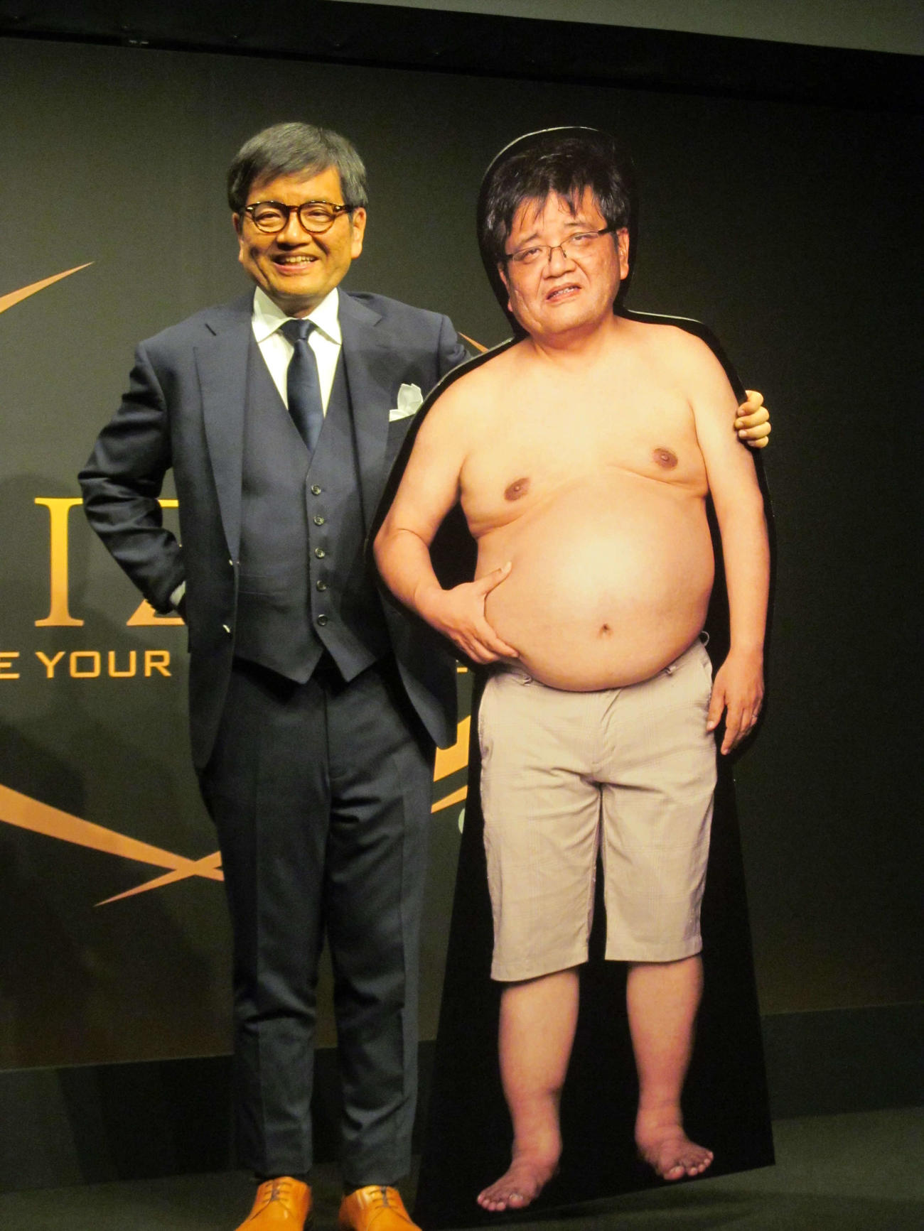 肉体改造の成果を披露する森永卓郎さん（2016年3月撮影）