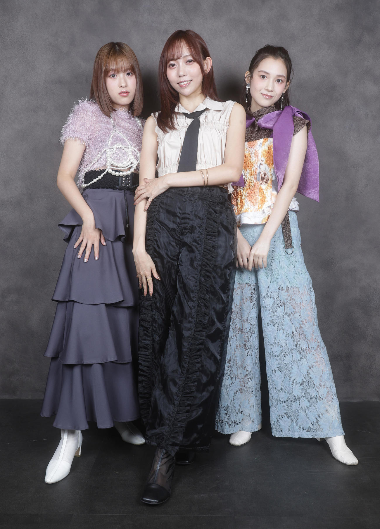 etーアンドー。左から栗本優音、野島樺乃、山崎カノン