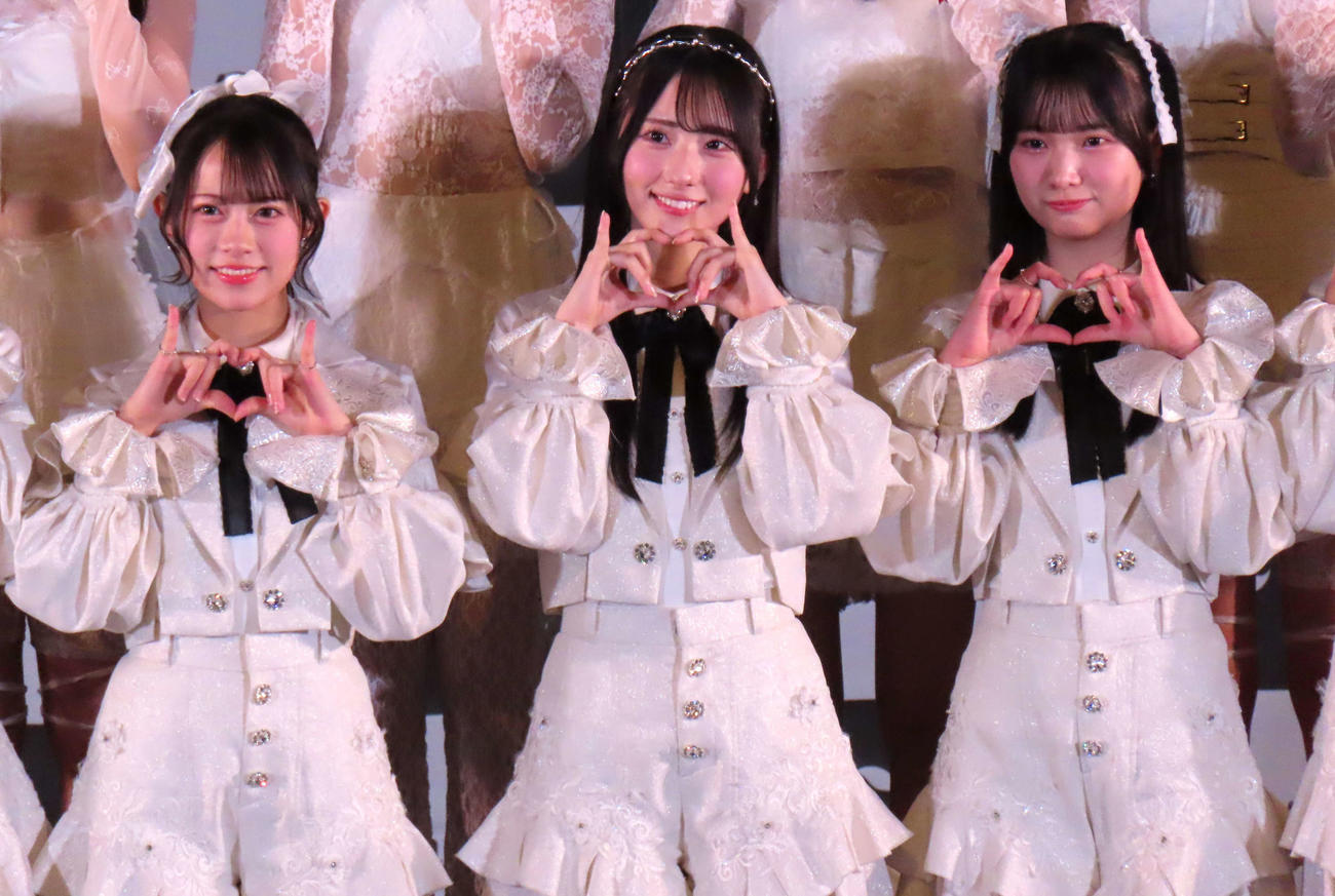 1stデジタルシングル「I L U」リリースイベントを開催したRain Tree。左から鈴野みお、綾瀬ことり、遠藤莉乃