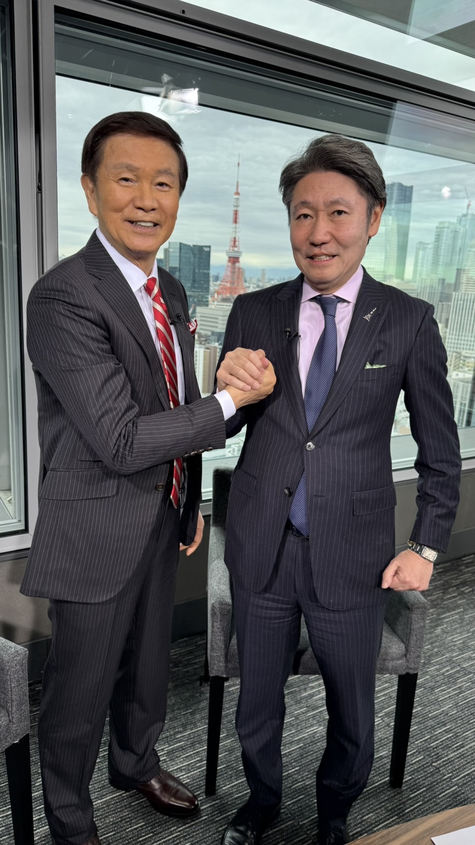 森田健作（左）と前田伸社長