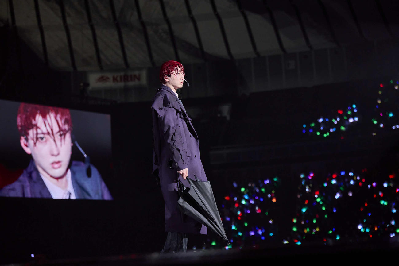 「BULLET TRAIN ARENA TOUR 2024－2025”Joker”」ツアー最終公演でパフォーマンスするユーキ