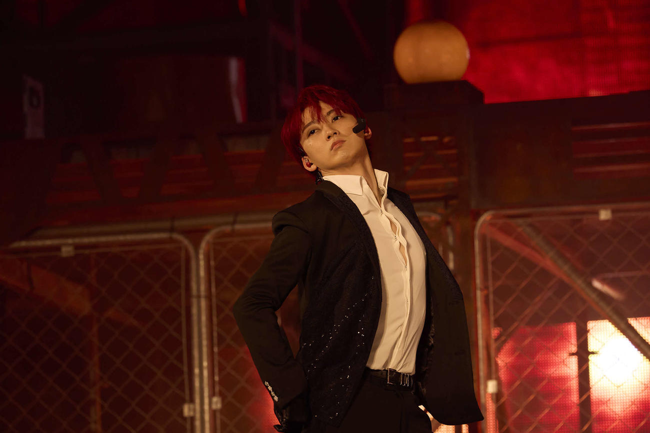 「BULLET TRAIN ARENA TOUR 2024－2025”Joker”」ツアー最終公演でパフォーマンスするユーキ
