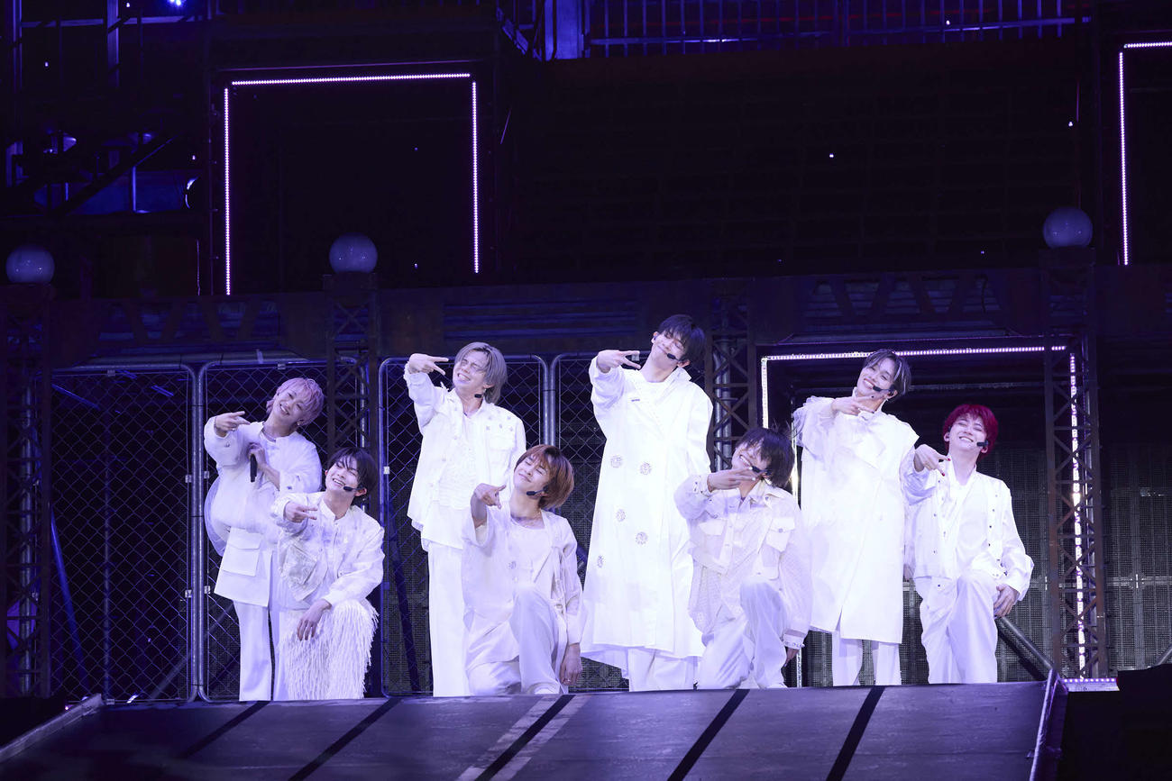 「BULLET TRAIN ARENA TOUR 2024－2025”Joker”」ツアー最終公演でパフォーマンスする超特急