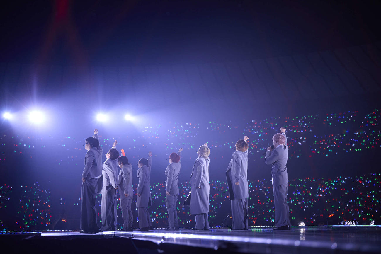 「BULLET TRAIN ARENA TOUR 2024－2025”Joker”」ツアー最終公演でパフォーマンスする超特急