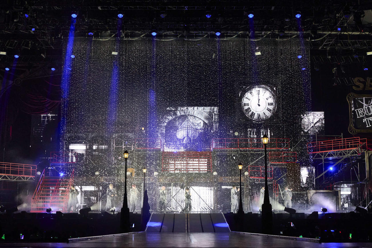 「BULLET TRAIN ARENA TOUR 2024－2025”Joker”」ツアー最終公演でパフォーマンスする超特急