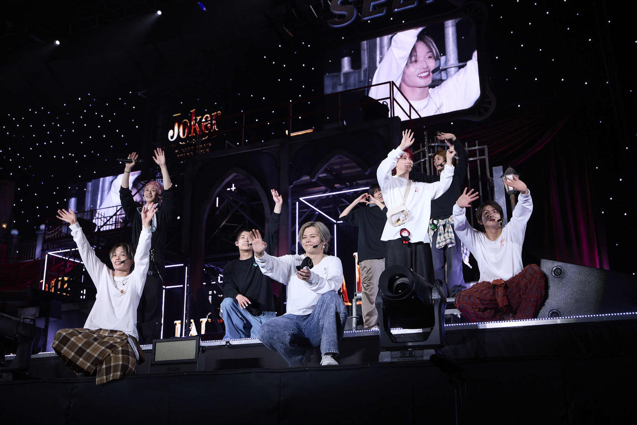 「BULLET TRAIN ARENA TOUR 2024－2025”Joker”」ツアー最終公演でパフォーマンスする超特急