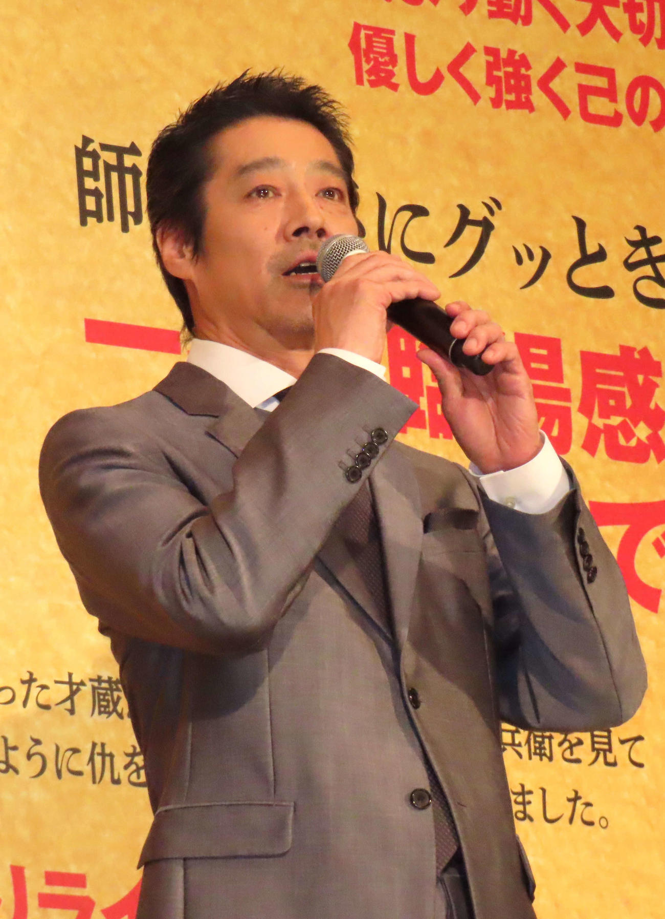 「室町無頼」公開御礼舞台あいさつに出席した堤真一