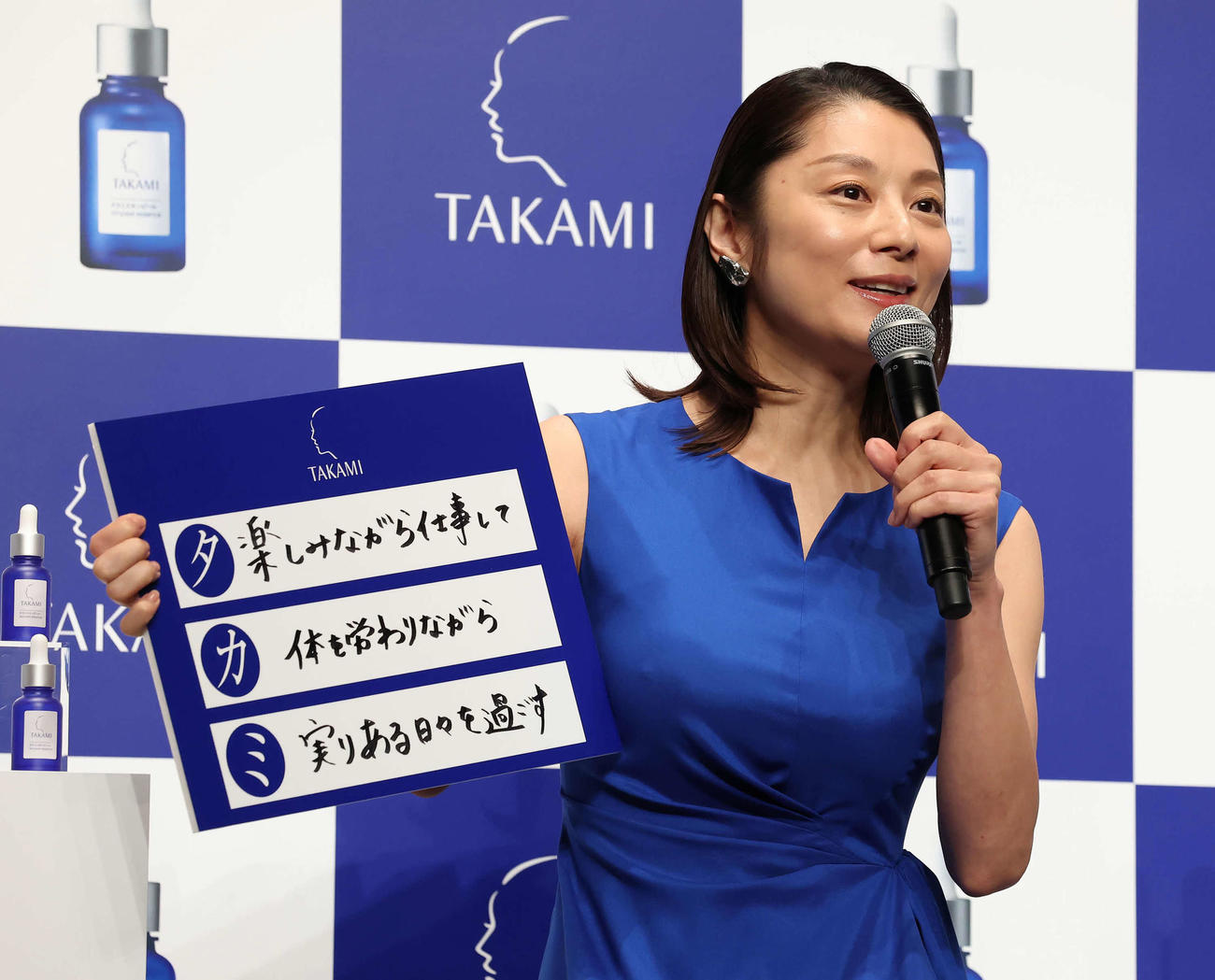 「タカミ」で、あいうえお作文を披露する小池栄子（撮影・丹羽敏通）