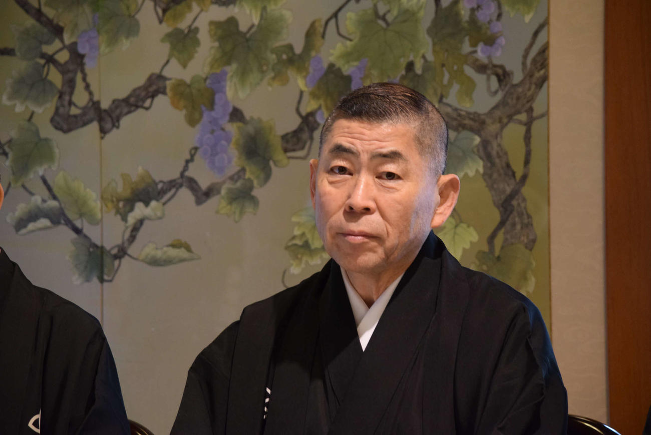 桂米朝さん顕彰碑の除幕式に出席した桂南光（撮影・阪口孝志）