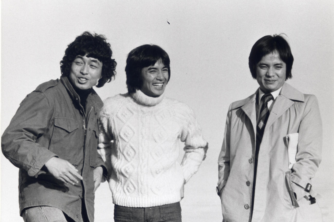 日本テレビ「俺たちの旅」に出演する、左から中村雅俊、田中健、秋野太作（C）ユニオン映画