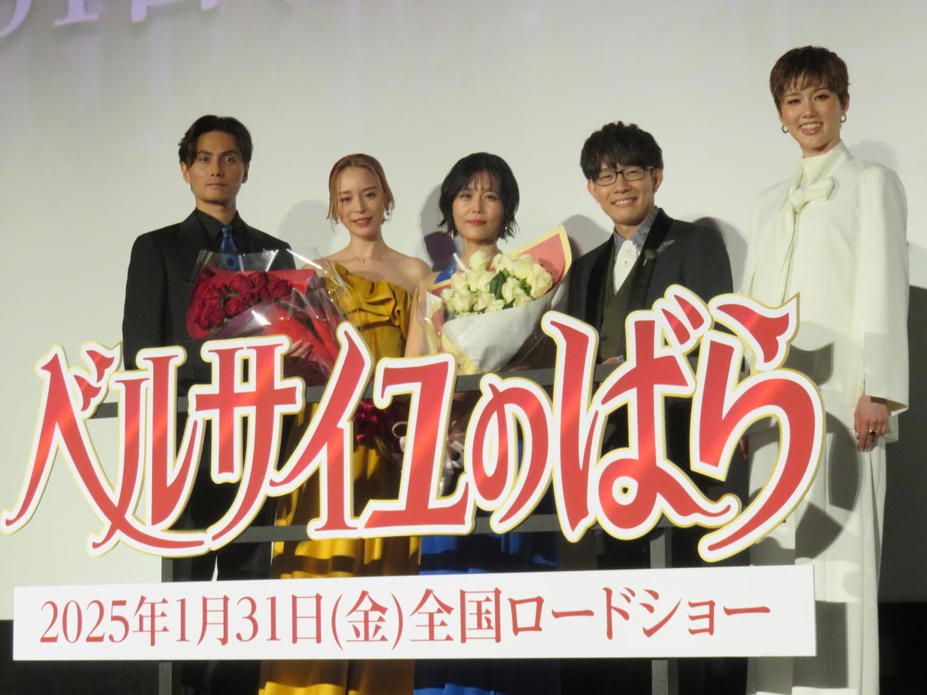 劇場アニメ「ベルサイユのばら」世界最速上映会に登壇した、左から加藤和樹、平野綾、沢城みゆき、豊永利行、彩風咲奈
