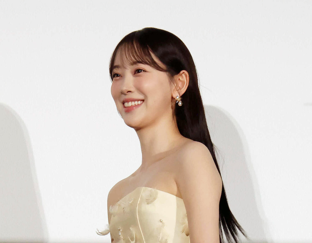 笑顔を見せる堀未央奈（撮影・丹羽敏通）